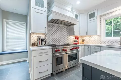 Kitchen - 524 Stanley Ave, Cincinnati, OH 45226 photo 7 of 8