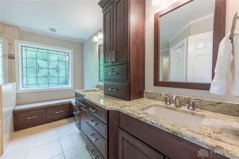 Bath - 524 Stanley Ave, Cincinnati, OH 45226 photo 4 of 8