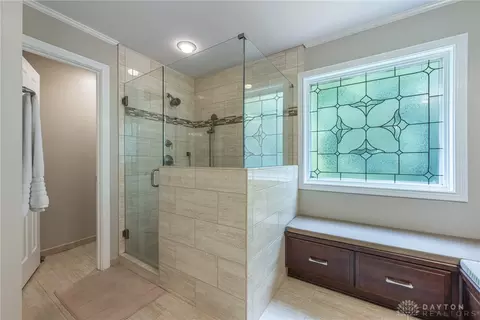 Bath - 524 Stanley Ave, Cincinnati, OH 45226 photo 1 of 8