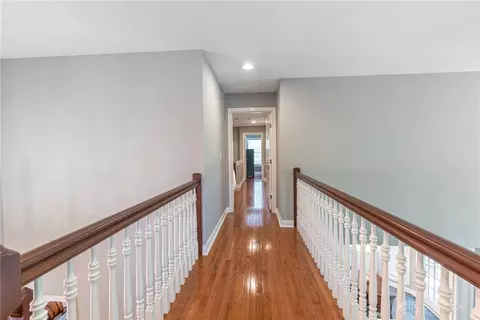 Entry Way - 524 Stanley Ave, Cincinnati, OH 45226 photo 5 of 9