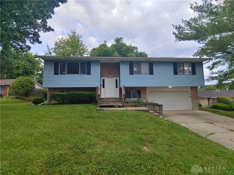 715 N Bayberry Dr, Miamisburg, OH 45342