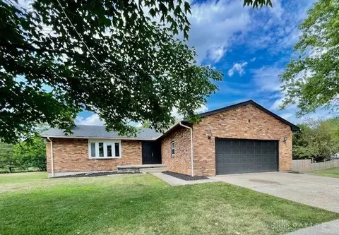 842 E Possum Rd, Springfield, OH 45502 photo 1