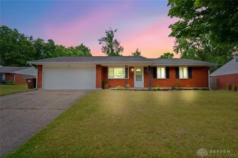 2512 Pinegrove Dr, Dayton, OH 45449