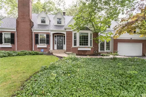 655 Garden Rd, Oakwood, OH 45419