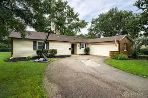 80 Gracewood Dr, Dayton, OH 45458