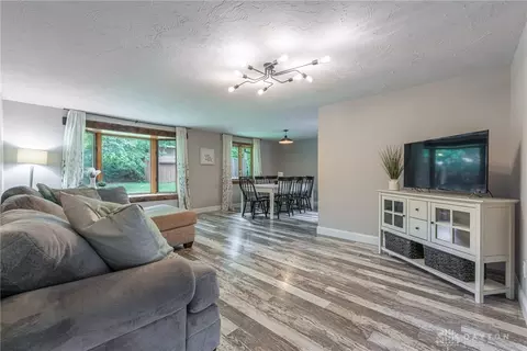 Living - 7685 Duffield Cir, Centerville, OH 45459 photo 2 of 5