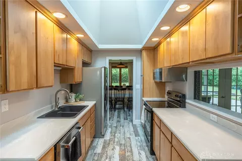 Kitchen - 7685 Duffield Cir, Centerville, OH 45459 photo 5 of 6