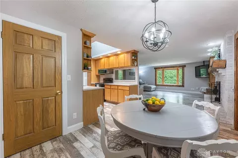 Dining - 7685 Duffield Cir, Centerville, OH 45459 photo 2 of 4