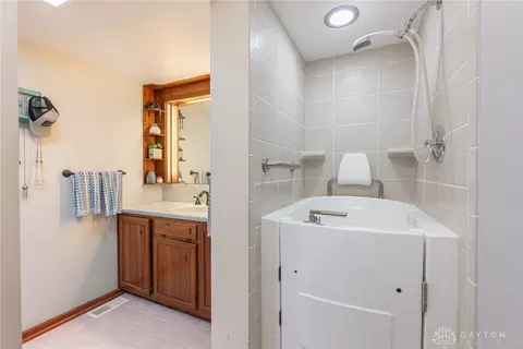 Bath - 7685 Duffield Cir, Centerville, OH 45459 photo 2 of 4