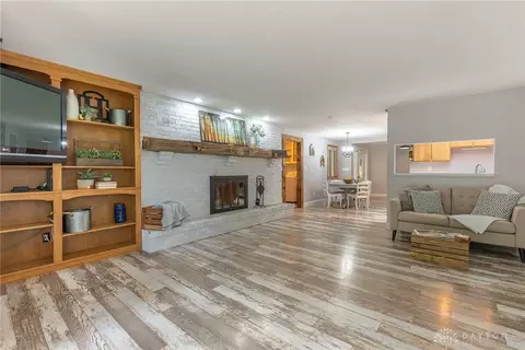 Living - 7685 Duffield Cir, Centerville, OH 45459 photo 4 of 5