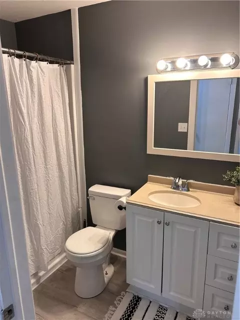 Bath - 1620 Willow Pl, Sidney, OH 45365 photo 1 of 2