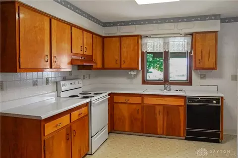 95 Lawnview Ave, North Hampton, OH 45349 photo 9