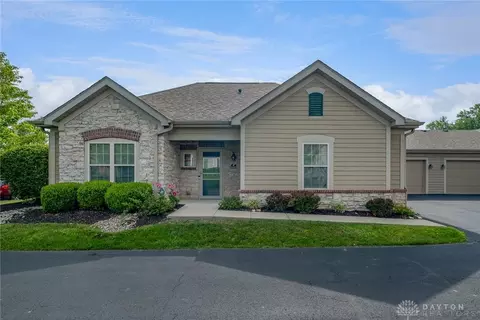 2437 Locust Hill Blvd, Beavercreek, OH 45431