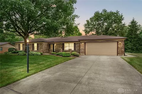 2962 Homeway Dr, Beavercreek, OH 45434