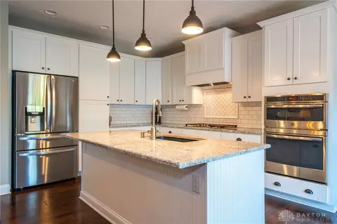 Kitchen - 1550 Lemans Blvd, Centerville, OH 45458 photo 4 of 8