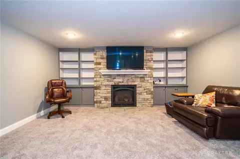 Living - 1550 Lemans Blvd, Centerville, OH 45458 photo 8 of 9