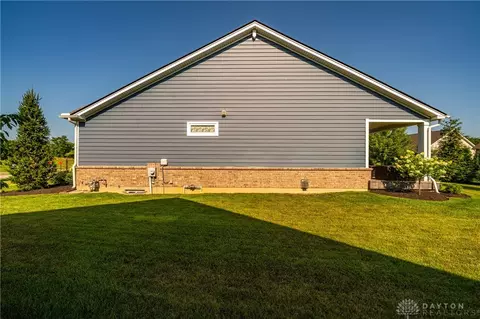 Exterior - 1550 Lemans Blvd, Centerville, OH 45458 photo 16 of 23
