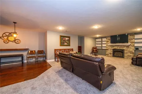 Living - 1550 Lemans Blvd, Centerville, OH 45458 photo 6 of 9