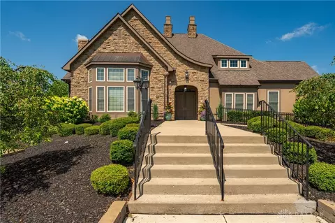 Exterior - 1550 Lemans Blvd, Centerville, OH 45458 photo 19 of 23
