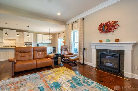Living - 1550 Lemans Blvd, Centerville, OH 45458 photo 3 of 9