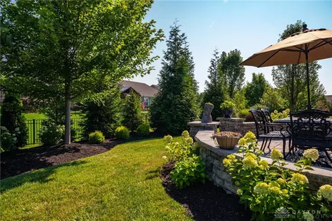 Exterior - 1550 Lemans Blvd, Centerville, OH 45458 photo 10 of 23
