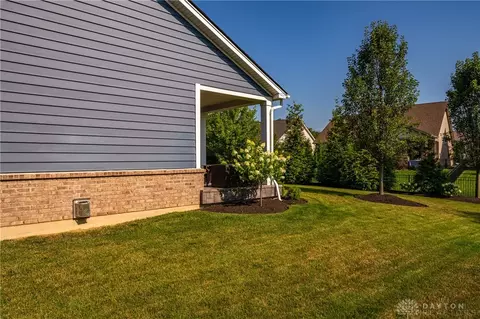 Exterior - 1550 Lemans Blvd, Centerville, OH 45458 photo 15 of 23