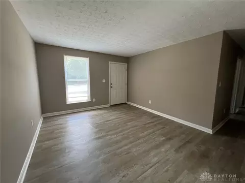 3384 Ninann Ct, Cincinnati, OH 45211 photo 2