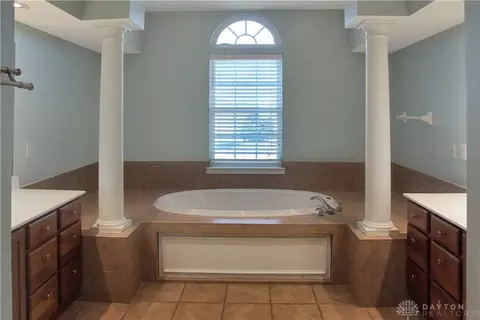 Bath - 75 Martin Ln, Springboro, OH 45066 photo 6 of 14
