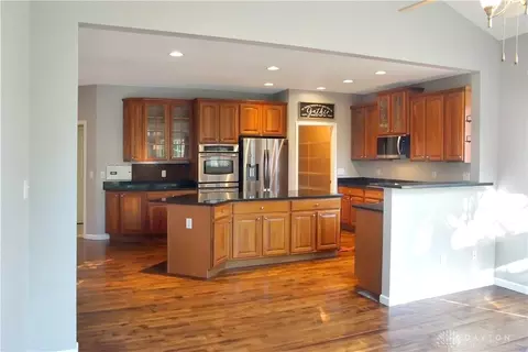 Kitchen - 75 Martin Ln, Springboro, OH 45066 photo 2 of 7