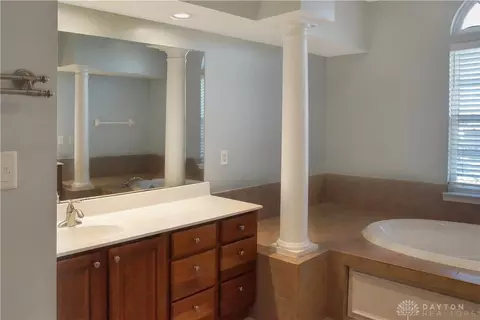 Bath - 75 Martin Ln, Springboro, OH 45066 photo 5 of 14