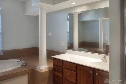 Bath - 75 Martin Ln, Springboro, OH 45066 photo 7 of 14