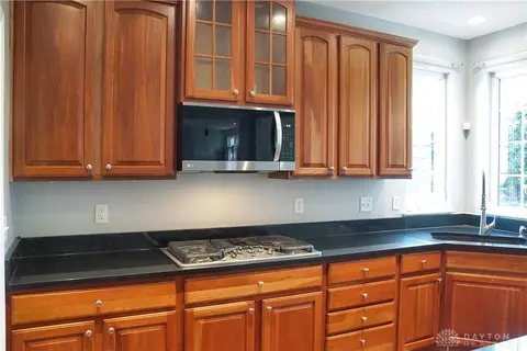 Kitchen - 75 Martin Ln, Springboro, OH 45066 photo 5 of 7