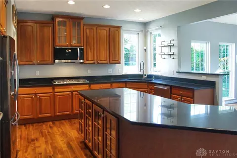 Kitchen - 75 Martin Ln, Springboro, OH 45066 photo 3 of 7