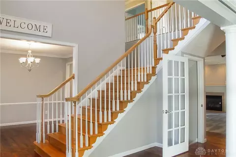 Entry Way - 75 Martin Ln, Springboro, OH 45066 photo 2 of 4