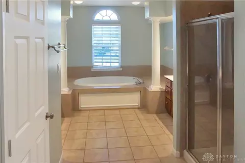 Bath - 75 Martin Ln, Springboro, OH 45066 photo 4 of 14