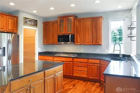 Kitchen - 75 Martin Ln, Springboro, OH 45066 photo 4 of 7