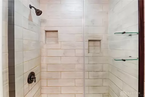 Bath - 3057 Mountville Dr, Dayton, OH 45440 photo 3 of 10