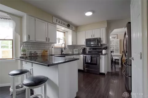 Kitchen - 5918 Megan Dr, Liberty, OH 45011 photo 2 of 7