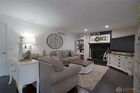 Living - 5918 Megan Dr, Liberty, OH 45011 photo 2 of 2