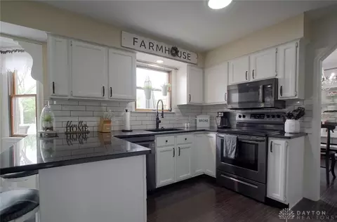 Kitchen - 5918 Megan Dr, Liberty, OH 45011 photo 3 of 7