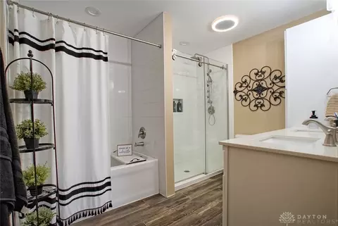 Bath - 5918 Megan Dr, Liberty, OH 45011 photo 2 of 6