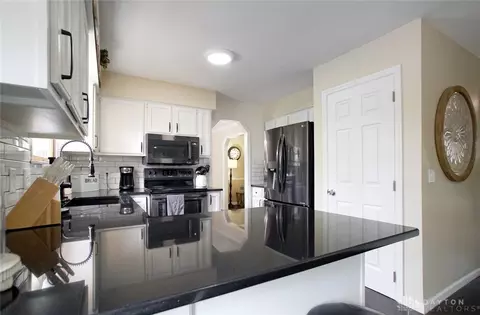 Kitchen - 5918 Megan Dr, Liberty, OH 45011 photo 5 of 7