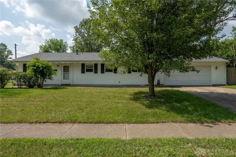 26 Sunburst Dr, Fairborn, OH 45324