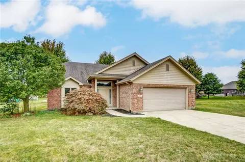 109 Margarets Run Ct, Englewood, OH 45322