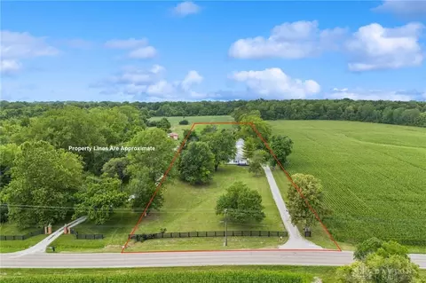 9004 S Palmer Rd, New Carlisle, OH 45344