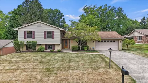 6141 Park Ridge Dr, Centerville, OH 45459