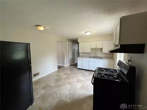 Kitchen - 3341 Ninann Ct, Cincinnati, OH 45211 photo 2 of 2