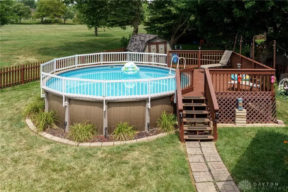 Exterior - 1933 Scioto Ct, Kettering, OH 45420 photo 7 of 13