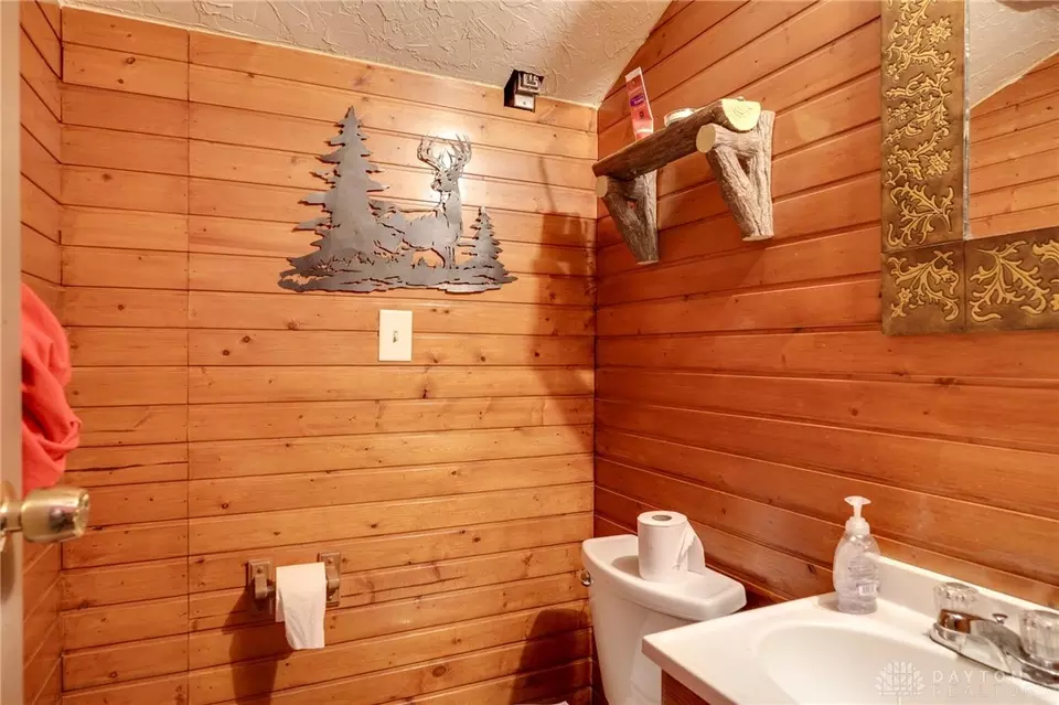 Bath - 1933 Scioto Ct, Kettering, OH 45420 photo 3 of 3