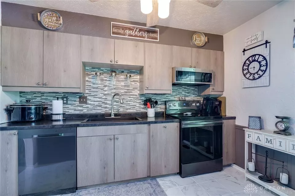 Kitchen - 1933 Scioto Ct, Kettering, OH 45420 photo 1 of 2